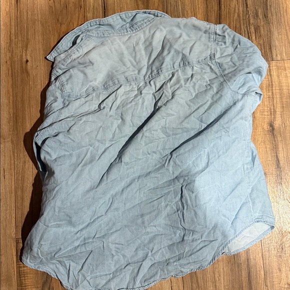 Universal threads button up - Picture 4 of 4